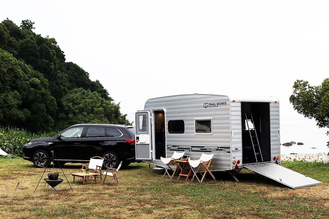 This Artsy Hand-Built Japanese Trailer Is Both A Camper And An