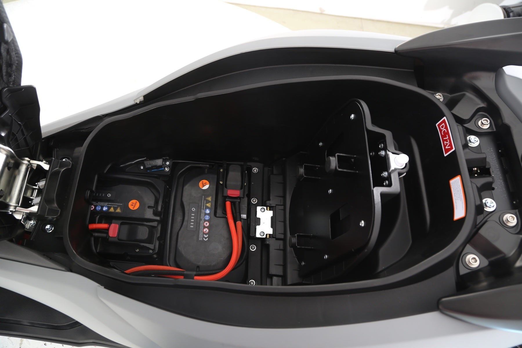 Flash Dual Battery Storage Open