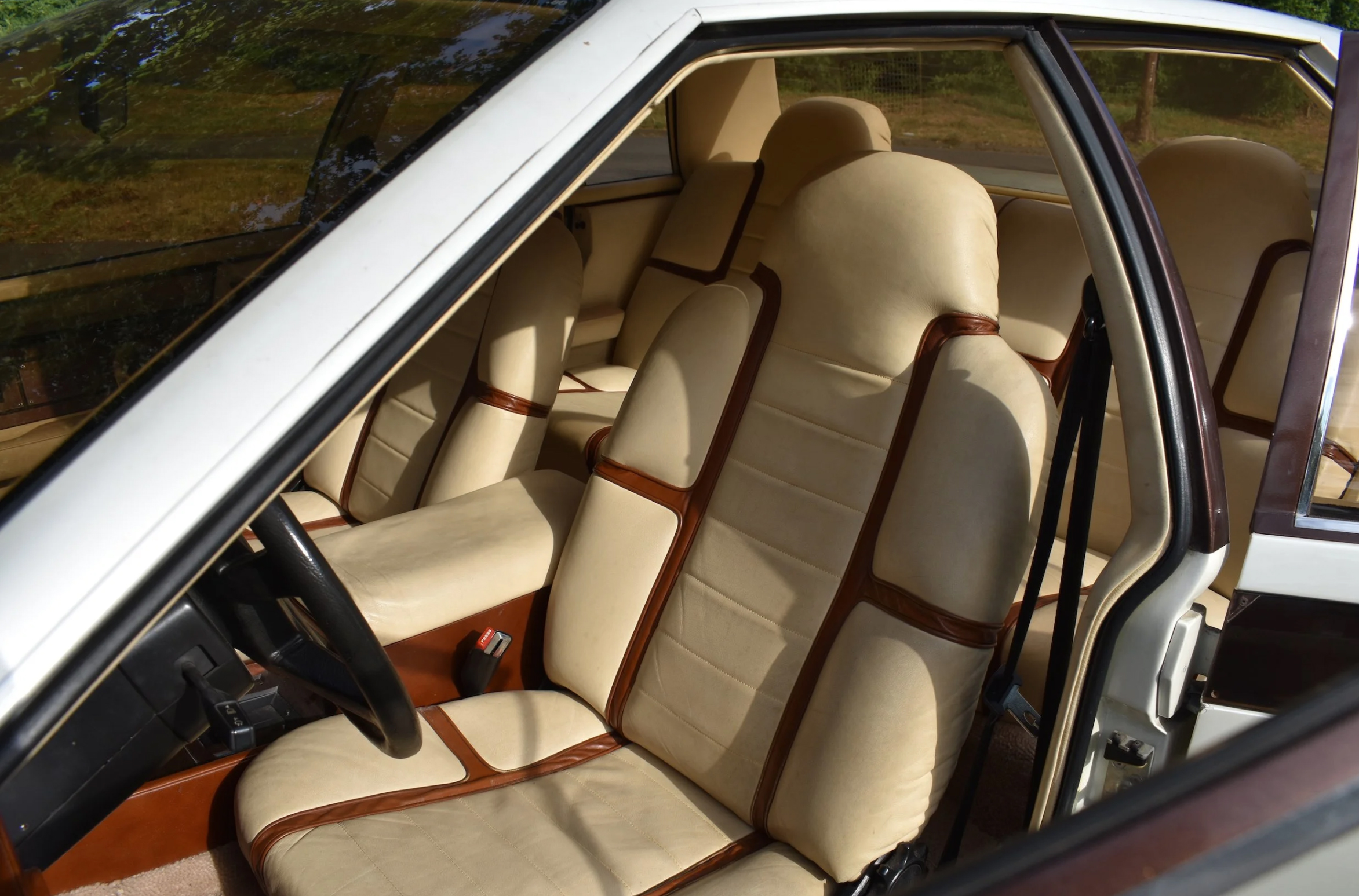 Ford Altair Interior 1 10 30