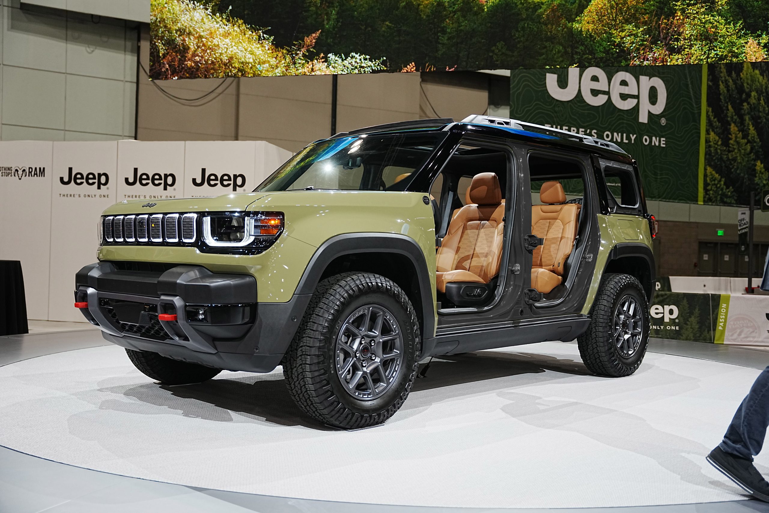 Green Jeep Recon 11 26