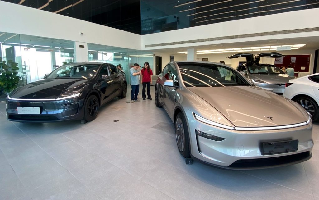 Tesla Model Y L 7