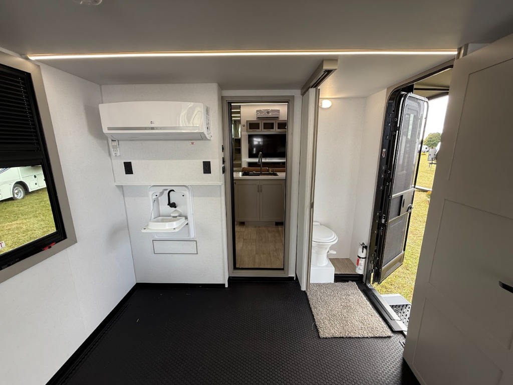Unit Photo 202510030839554208377