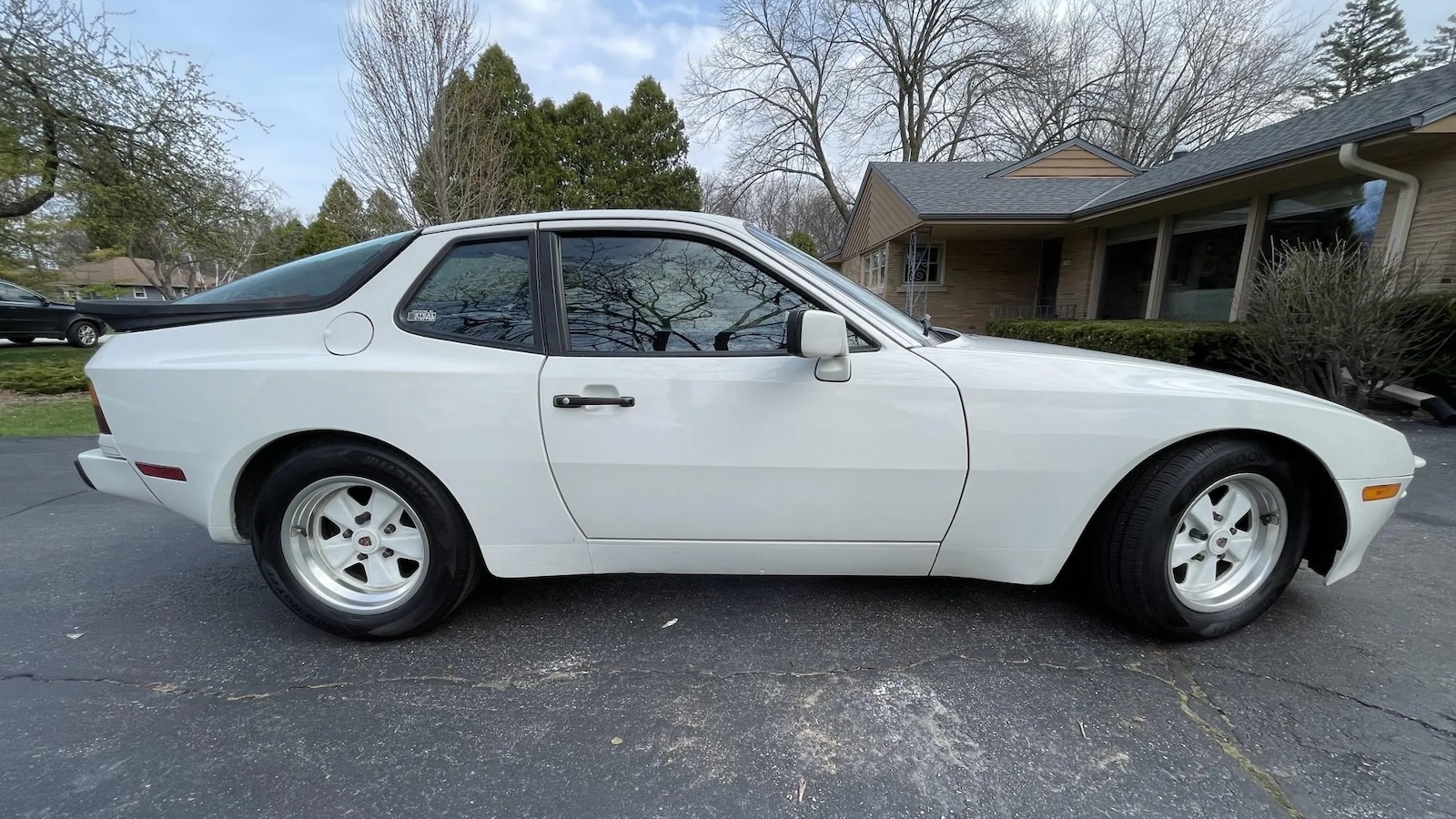 White 1986 Porsche 944 2 Copy